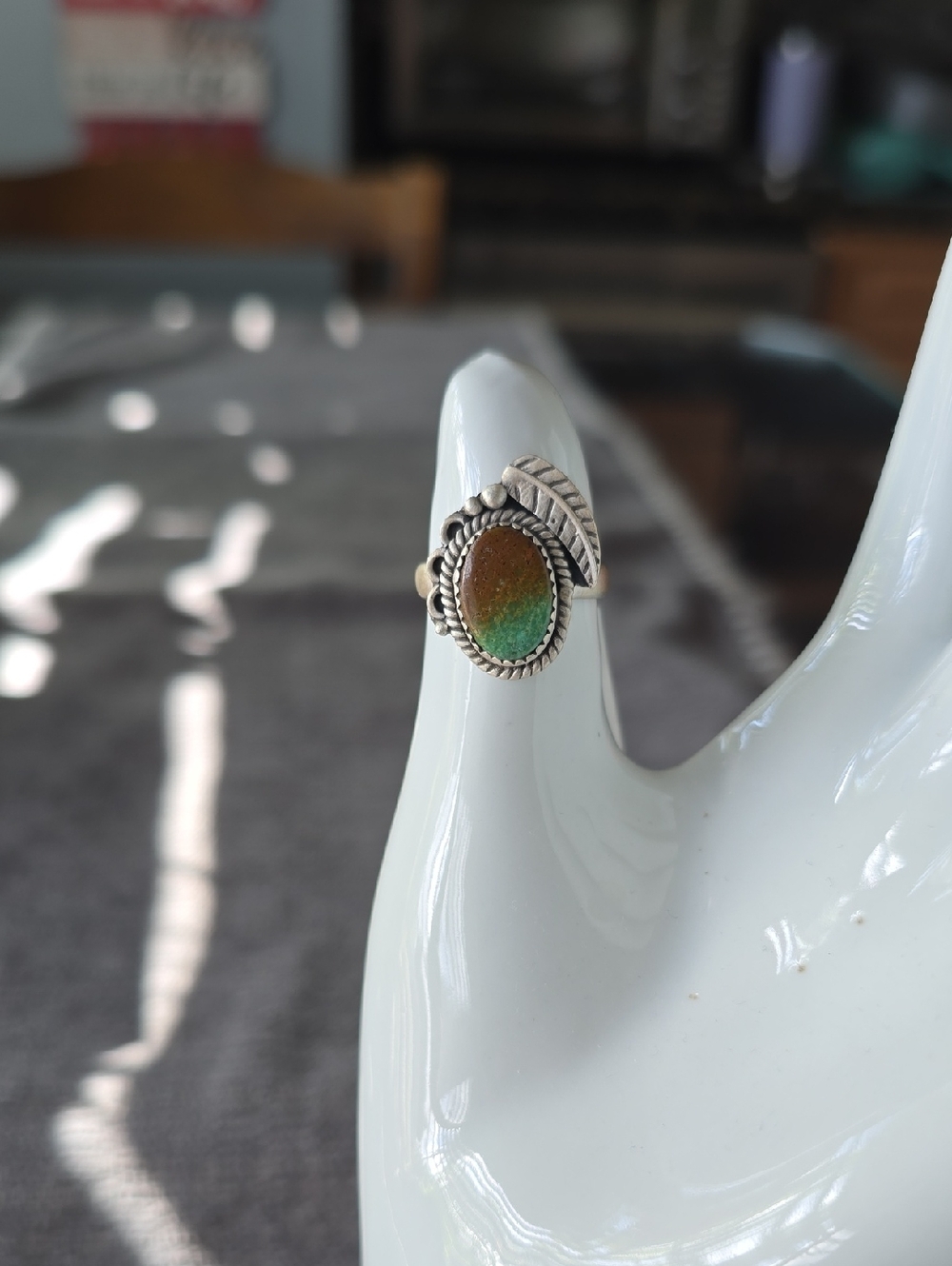 925 Sterling Silver Pilot Mountain Turquoise Leaf Accent Oval Stone Ring~Sz 7